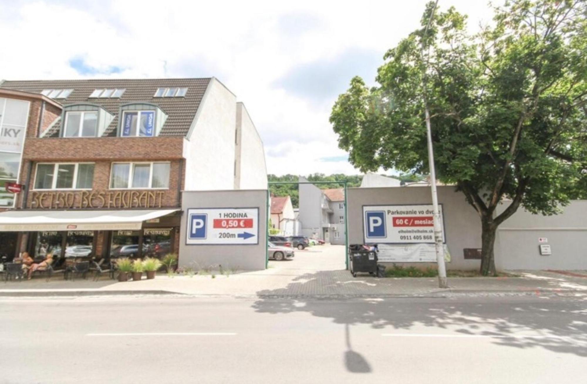 Apatman Fellini House Apartment Trencin Ngoại thất bức ảnh
